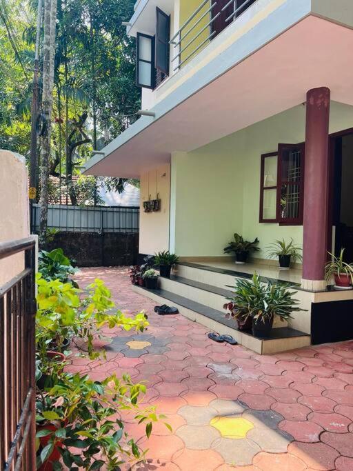 Ocean Pearl Apartment Kozhikode Bagian luar foto